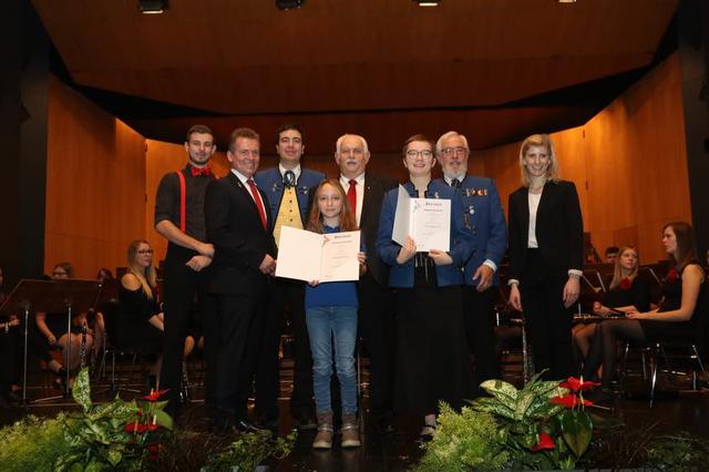 von l. n. r:
Bernhard Stefanits, Manfred Postlmayr, Philipp Schinko, Melanie Gegenhuber, Vizebgm. Willi Hauser, Barbara Meuwissen, Ernst Ohler, Bianca Rieger