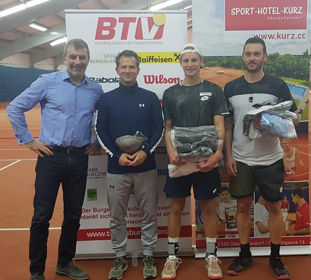 David Pichler (2.v.r) aus Oslip kürte sich zum Hallen-Landesmeister.