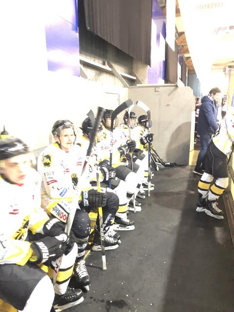 Die Spielerbank der Innviertel Penguins