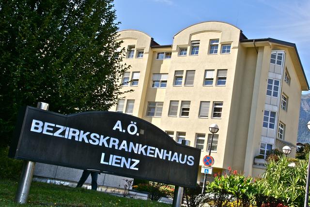 Die Verletzte wurde in das BKH Lienz eingeliefert.