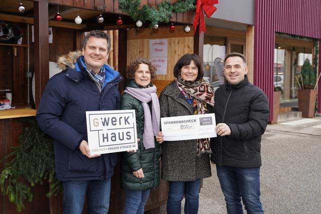 Das Team des Gwerk Haus spendet.