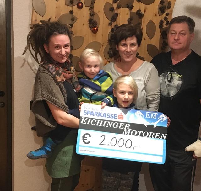 Stefanie Atteneder verlor ihren Lebensgefährten, Noah und David ihren Vater. Der Benefizverein unterstützt die Familie mit einer Spende für Therapiezwecke.