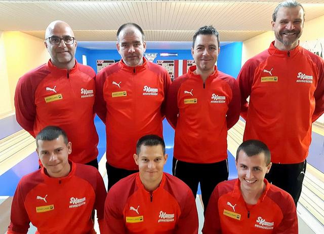 Superliga HERREN - SK FWT Composites Neunkirchen
stehend: Schwarzer Roland, Gremel Markus, Luzan Janze und Gollubits Michael
hockend: Vlajkov Radovan, Huber Lukas und Spreng Manuel