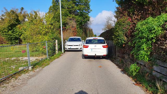 Bei Gegenverkehr wird es sehr eng in der Haltergasse in Ober-Grafendorf