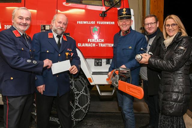 Spendenübergabe der Faschingsgilde an die Feuerwehr Glainach-Tratten