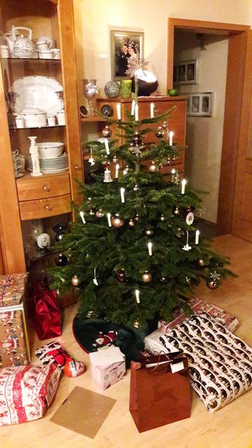 Heuer hat mein Mann den Baum geschmückt.....