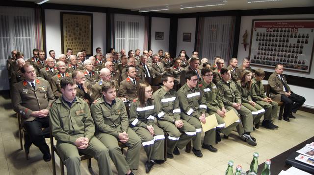 Jung und Alt kamen zur Mitgliederversammlung der Feuerwehr Fehring.