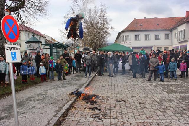 In Rechnitz wird der Fasching zum Abschluss als Puppe verbrannt.