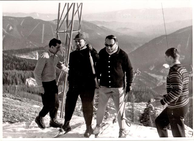 Bürgermeister Karl Probst und DDr. Gerhard Rosenberg beim Ausstieg bei der Jungfernfahrt. | Foto: Spitzer