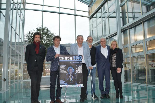 Festival-Partner in der Nische: Kulturreferent GR Klaus Reitberger, Harald Steger und Michael Litzko (beide Klangfarben), TVB-Obmann Georg Hörhager (Kufsteinerland), Kurt Mayer (Uniqa) und Claudia Huber (Raiffeisen Bezirksbank Kufstein, v.l.).
