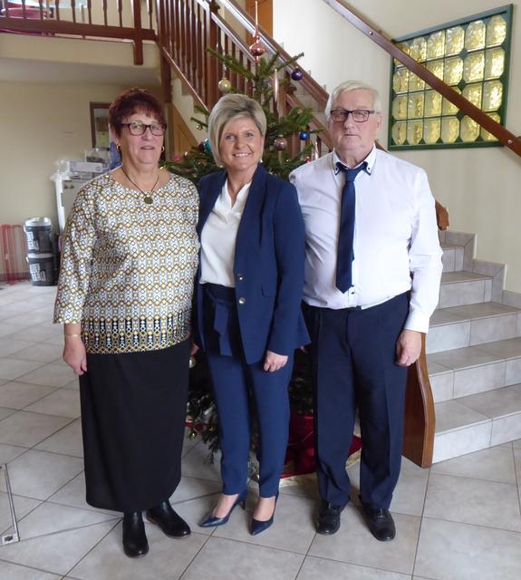 Foto (v.l.): Frau Scharizer Leopoldine, Bürgermeisterin Silvia Riedl-Weixlbraun und Herr Scharizer Karl | Foto: Foto: Marktgemeinde