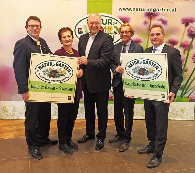 Neudorfs Vizebürgermeister Stephan Gartner, Neudorfs Bürgermeisterin Ernestine Rauscher, Landesrat Martin Eichtinger, Großebersdorfs Vizebürgermeister Friedrich Haindl, Großebersdorfs Bürgermeister Georg Hoffinger.