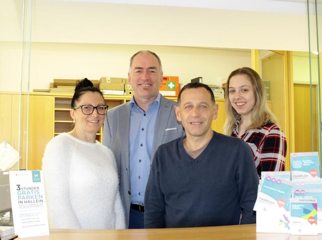 Bürgermeister Alexander Stangassinger (2.v.l.) und das Team vom Bürgerservice v.l. Verica Gajic, Alexander Sapciyan und Michelle Messner.