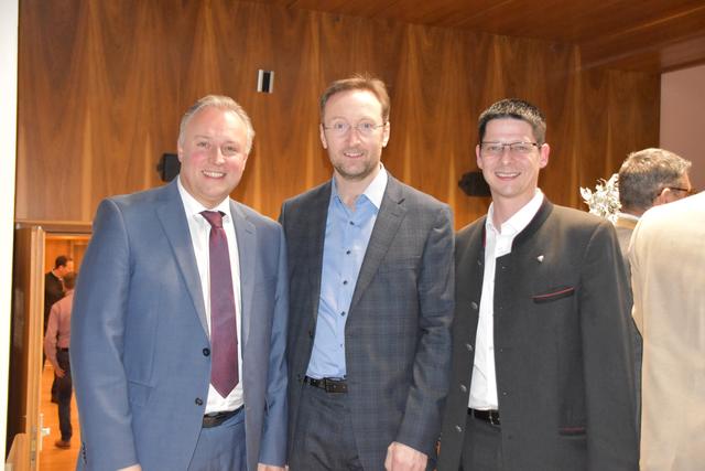 Bürgermeister Stefan Weirather, Edgar Tangl und Christoph Stillebacher (v.l.)