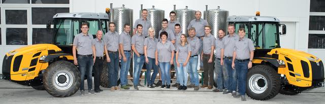 Standortleiter Franz Hirschmugl und sein Team vom Weinbaucenter Ehrenhausen stehen den Kunden mit kompetenter Beratung zur Seite.