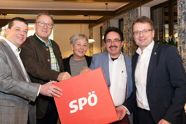 Thomas Wiener, Vize-Bgm. Franz Bauer, Helga Matthey, Bezirksvorsitzender Bgm. Erich Wahl, EU-Parlaments-Abgeordneter Hannes Heide.