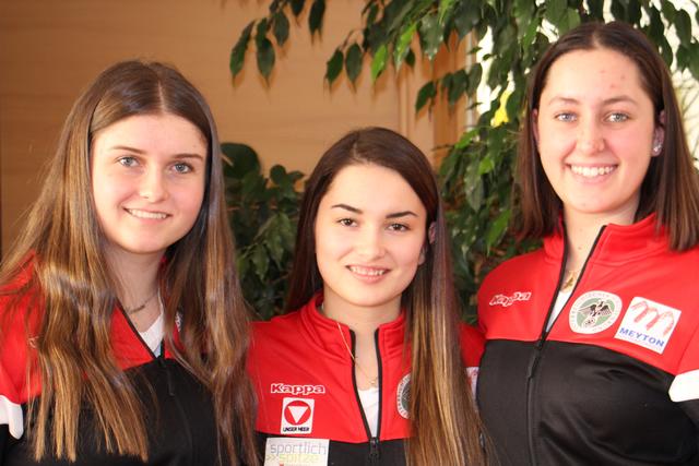Die drei Juniorinnen, die bei der EM in Breslau für Österreich an den Start gehen - Carmen Mayr (T), Sheileen Waibel (V) und Pia Harrasser (T).