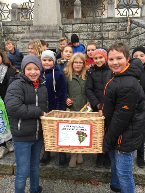 Die 1b-Klasse der NMS Unterweißenbach auf dem Weg in den Sozialmarkt. | Foto: Margret Puchner-Resch