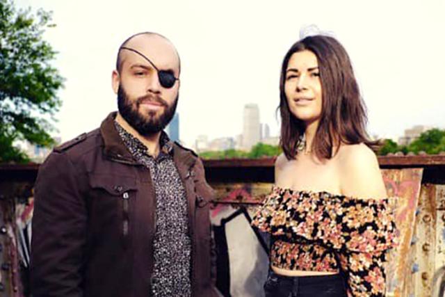 Josh Friedmann und Julie Kotkovets spielen im Schlosskeller.