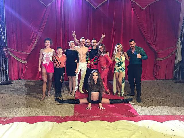 Das Team des 5. Oberösterreichischen Weihnachtszirkus Alex Kaiser im Donaupark Mauthausen begeisterte vom 20.12.2019 bis 6.1.2020 tausende Eltern und Kinder.