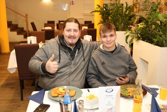 Ein Festessen mit allem Drum und Dran ist für Menschen ohne Obdach alles andere als selbstverständlich.