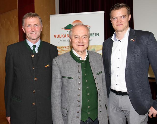 Vater Johann Kaufmann (l.) übergibt an seinen Sohn (r.).