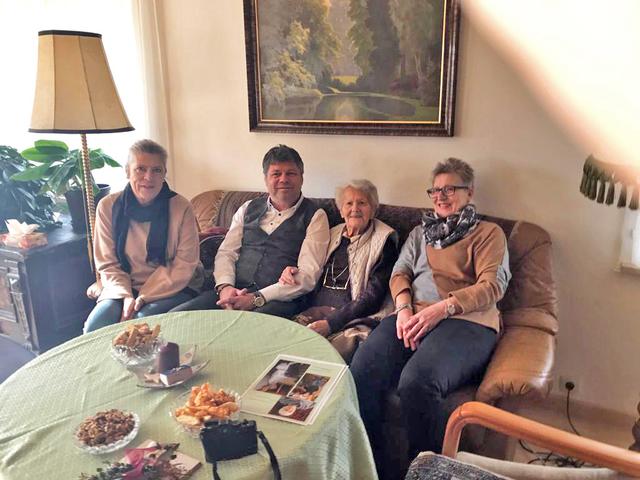 Spittals Bürgermeister Gerhard Pirih und die beiden Gemeinderätinnen Angelika Hinteregger und Barbara Samobor gratulierten Jubilarin Agnes Meir zum 100er.