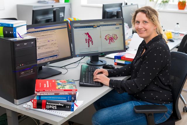 Mikrobiologin Alexandra Graf will wissen, welche DNA in Öffis gefunden werden kann.