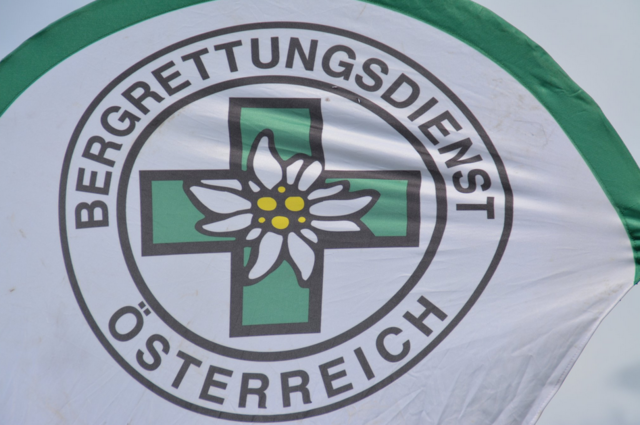 Die Bergrettung Oberes Drautal war mit 14 Bergrettern im Einsatz um zwei Kroaten auf der Emberger Alm aus einer alpinen Notlage zu retten.
