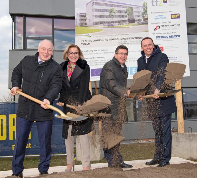 ecoplus Geschäftsführer Helmut Miernicki, Landeshauptfrau Johanna Mikl-Leitner, der Tullner Bürgermeister Peter Eisenschenk, ecoplus kaufmännischer Geschäftsführer Jochen Danninger