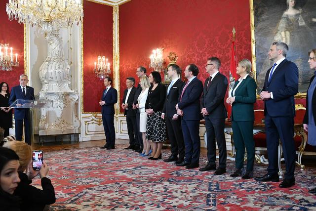 Die neue Bundesregierung bei der Angelobung.