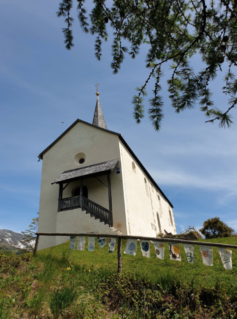 Die Kirche am Danielsberg ist als beliebter Ort für Feiern, wie Hochzeiten oder Taufen, bekannt.