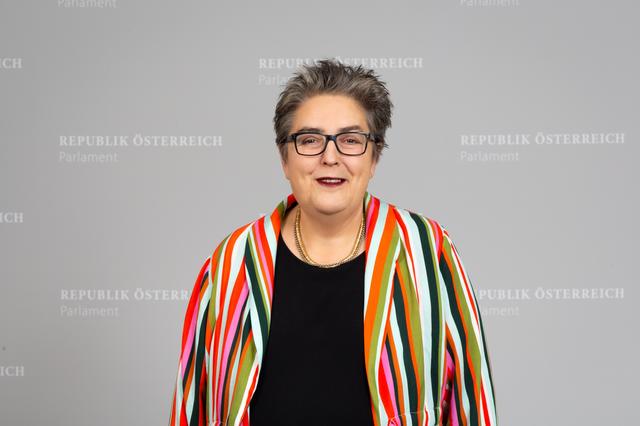 Die grüne NR-Abgeordnete spricht von einer Reform des Amtsgeheimnisses in den nächsten Wochen.