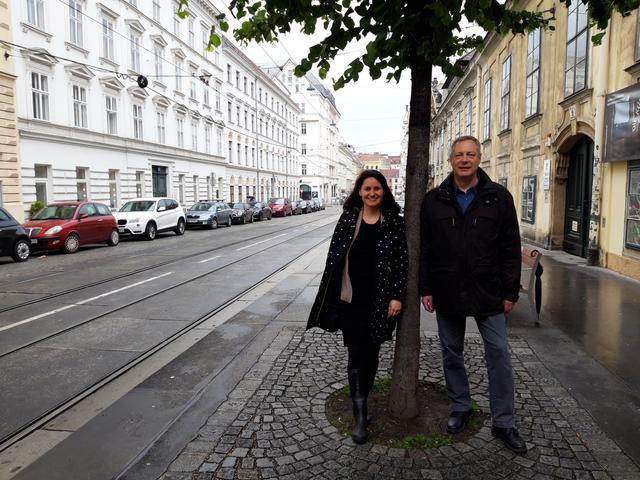Bezirksvorsteherin Veronika Mickel-Göttfert (ÖVP) und Heinz Vettermann (SPÖ) arbeiten zusammen.