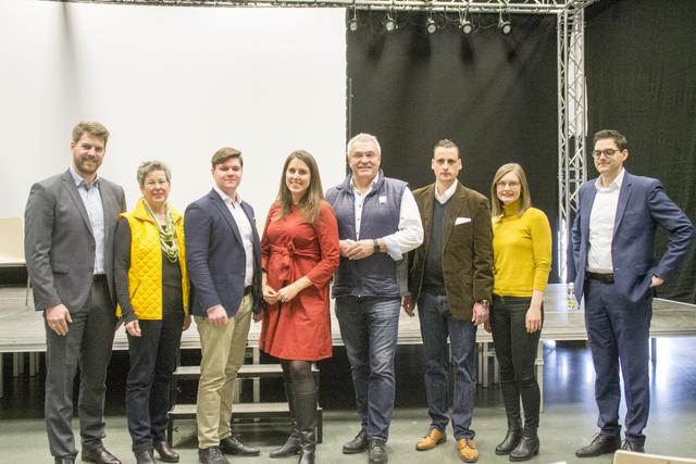 Das Podium: Christoph Wolf, Regina Petrik, Moderator Pascal Kettenhummer, Manfred Haidinger, Andreas Kuchelbacher, Julia Kernbicher und Christian Dax