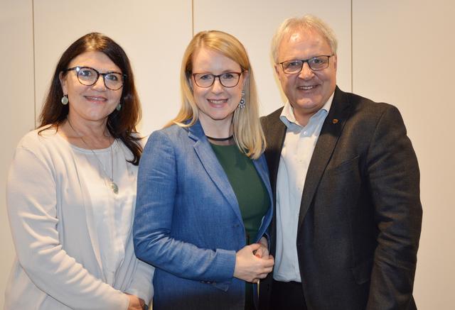 NR Alexandra Tanda, Ministerin Margarete Schramböck und NR Hermann Gahr