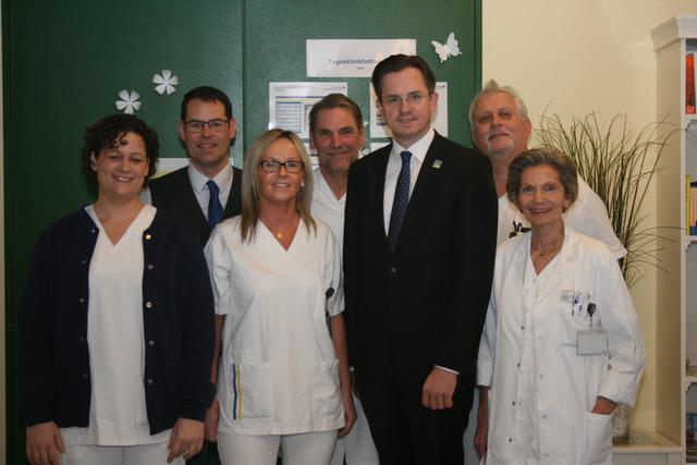 Bürgermeister Mag. Stefan Schmuckenschlager bei seinem Besuch an der Tagesklinik im LK Klosterneuburg