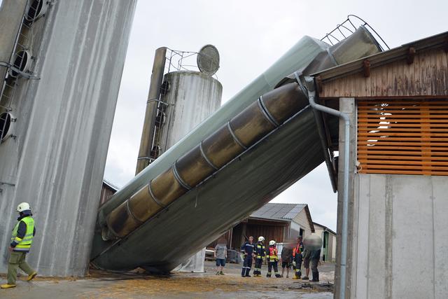 Bei einem Unwetter stürzte dieser Silo um. | Foto: BFK Waidhofen a. d. Thaya / Stefan Mayer