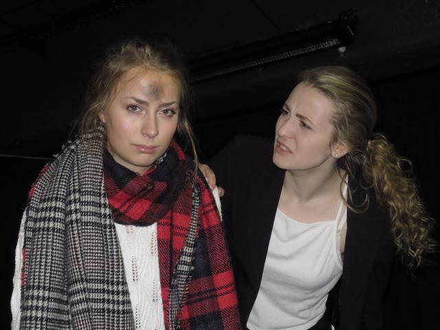 Proben für "Die Nashörner": Laetitia Hurnaus und Marlene Eisner | Foto: Carmen Wurm
