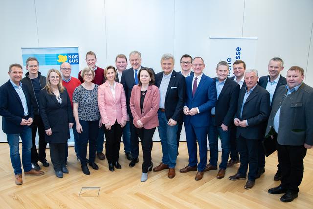 Martin Eichtinger - NÖGUS-Vorsitzender und Landesrat, Ulrike Königsberger-Ludwig – Landesrätin, DI Norbert Fidler – Mitglied des Landesstellenausschusses der ÖGK, Petra Zuser - design. ÖGK Landesstellenleiterin NÖ, Gerhard Karner - Bürgermeister Texingtal, Werner Nolz - Bürgermeister Bischofstetten, Hans-Jürgen Resel - Bürgermeister St. Leonhard am Forst, Manfred Roitner - Bürgermeister Kilb, Martin Leonhardsberger - Bürgermeister Mank, Leopold Lienbacher - Bürgermeister Kirnberg an der Mank, Johannes Zuser - Bürgermeister Hürm, Dr. Kurt Weissenborn - Praktischer Arzt, Dr. Alexandra Perchthaler - Praktische Ärztin, Dr. Andreas Winter - Praktischer Arzt
