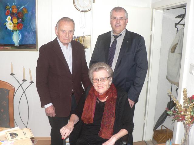 Stefan Wallner, Bürgermeister Franz Dam und Erika Wallner.