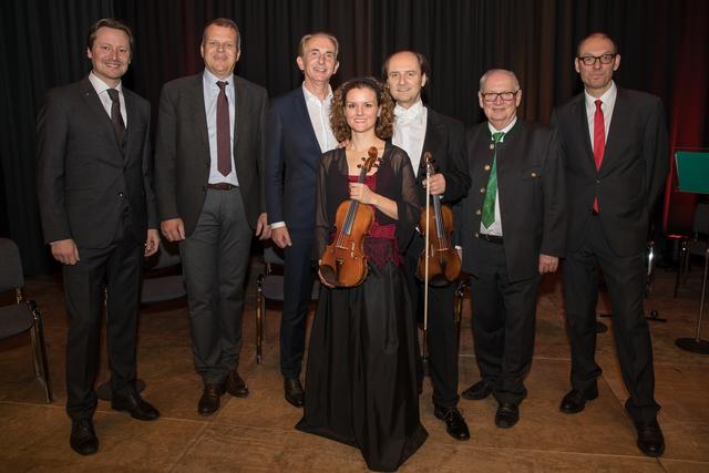 Ober-Grafendorfs Kultur Bgm. DI (FH) Rainer Handlfinger, die beiden Raiffeisen Geschäftsleiter Dir. Thomas Schauer und Gerhard Buchinger, Iris Krall-Radulian und Johannes Krall, Raiffeisen Obmann ÖKR Ing. Johannes Sassmann und sein Aufsichtsrats-Vorsitzender und Steuerprofi Mag. Franz Höchtl waren von den Darbietungen höchst begeistert.