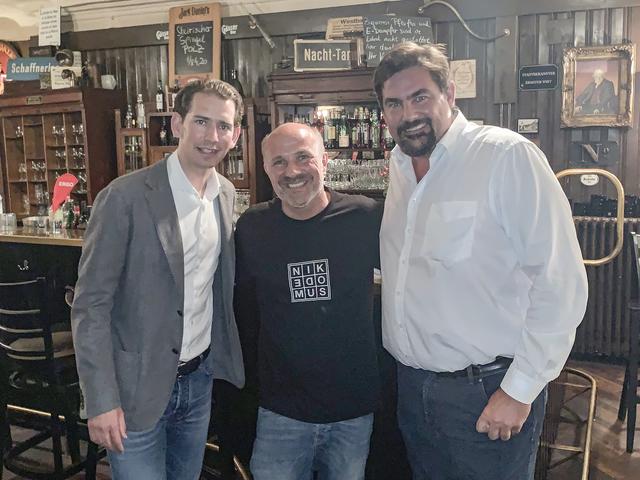 Bundeskanzler Sebastian Kurz, Niki Neunteufel mit Bürgermeister Stefan Steinbichler im Nikodemus.
