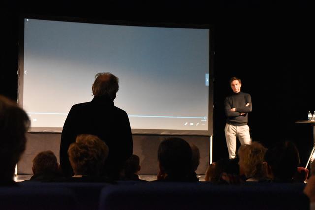 Viele Fragen und ein reges Gespräch zum Thema Massensterben und dem Verhältnis des Menschen zur Umwelt gab's im zweiten Teil des Abends.  | Foto: Barbara Fluckinger