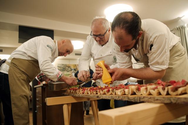Die Gastgeber hatten sichtlich Spaß bei der Arbeit
v.ln.r.: Hubert Kalteis (Gasthof Kalteis), Erich Mayrhofer (Landgasthof Bärenwirt), Stefan Hueber (Gasthof Hueber),