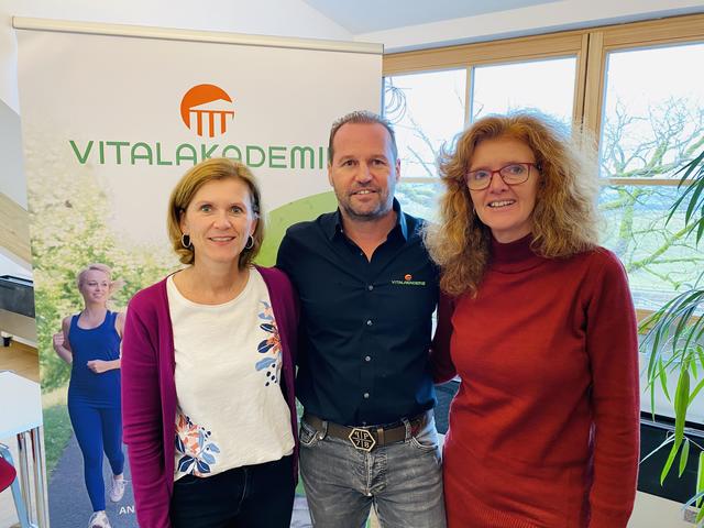 Das Team der Vitalakademie Salzburg in den neuen Räumlichkeiten: Assistentin Helga Nagl, Geschäftsführer Mario Weingartler und Standortleiterin Dagmar Schreiner (v. li. n. re.)