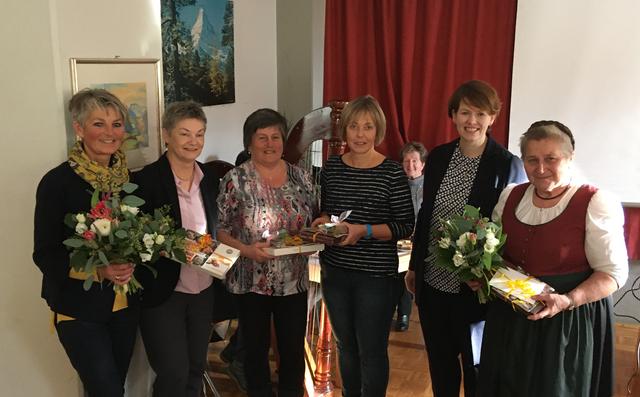 Im Bild v.l.: Birgit Erhard, Angelika Ritter-Grepl (Leiterin Frauenreferat), Rita Vetter, Gabi Raffl, Angelika Stegmayr (Leiterin Kath. Bildungswerk) und Rosa Auer