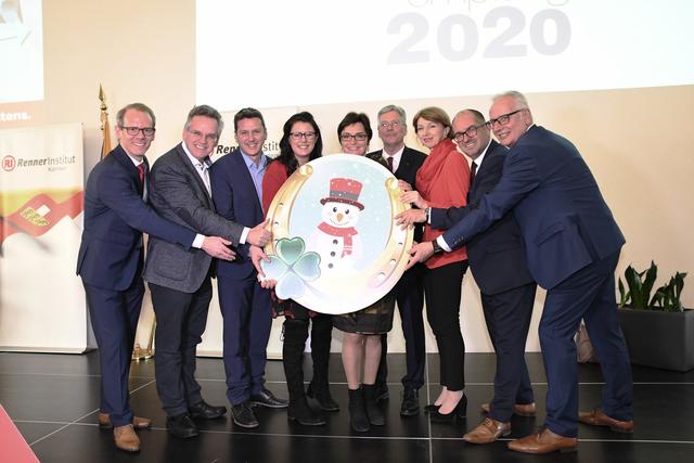 Die SPÖ Kärnten versammelte sich beim Neujahrsempfang des Renner-Institutes um Landeshauptmann Peter Kaiser (Vierter von rechts).