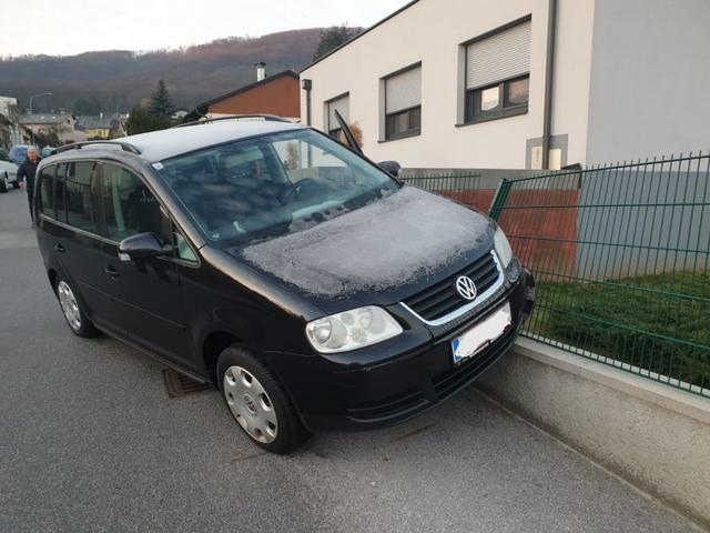 Die Freiwillige Feuerwehr Hainburg musste diesen PKW bergen.