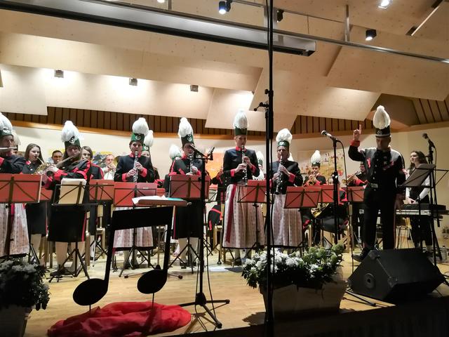 Die musikalische Darbietung der Bergkapelle Bad Bleiberg sorgte beim Publikum für Begeisterung.